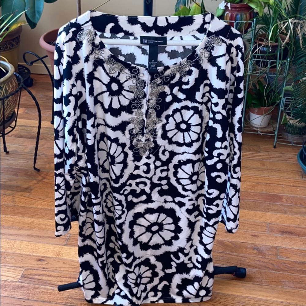 INC International Concepts black/white floral top